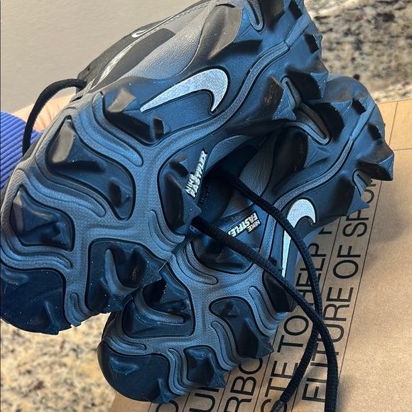 Nike Black Football or Lacrosse Shoes - Picture 3 of 8